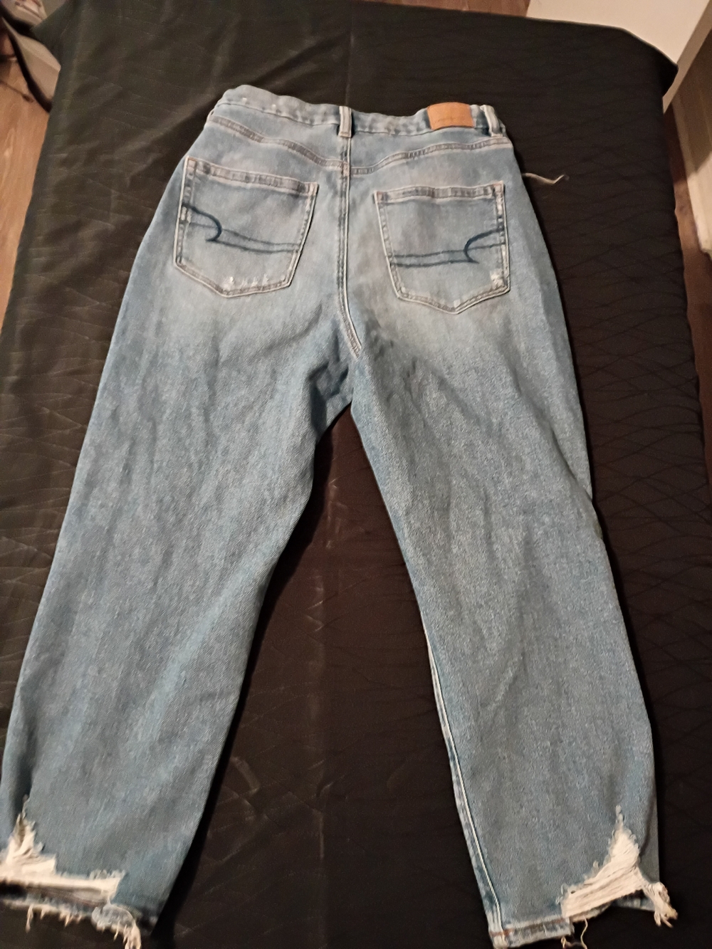 American Eagle Outfitters Light Blue Curvy Mom Jeans - Picture 2 of 4